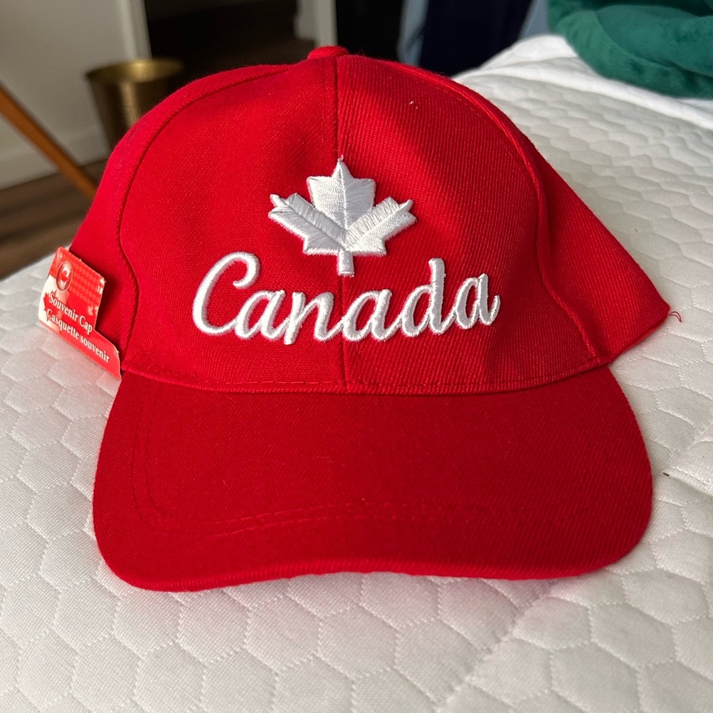 “NEW” CANADA MAPLE LEAF SOUVENIR CAP
